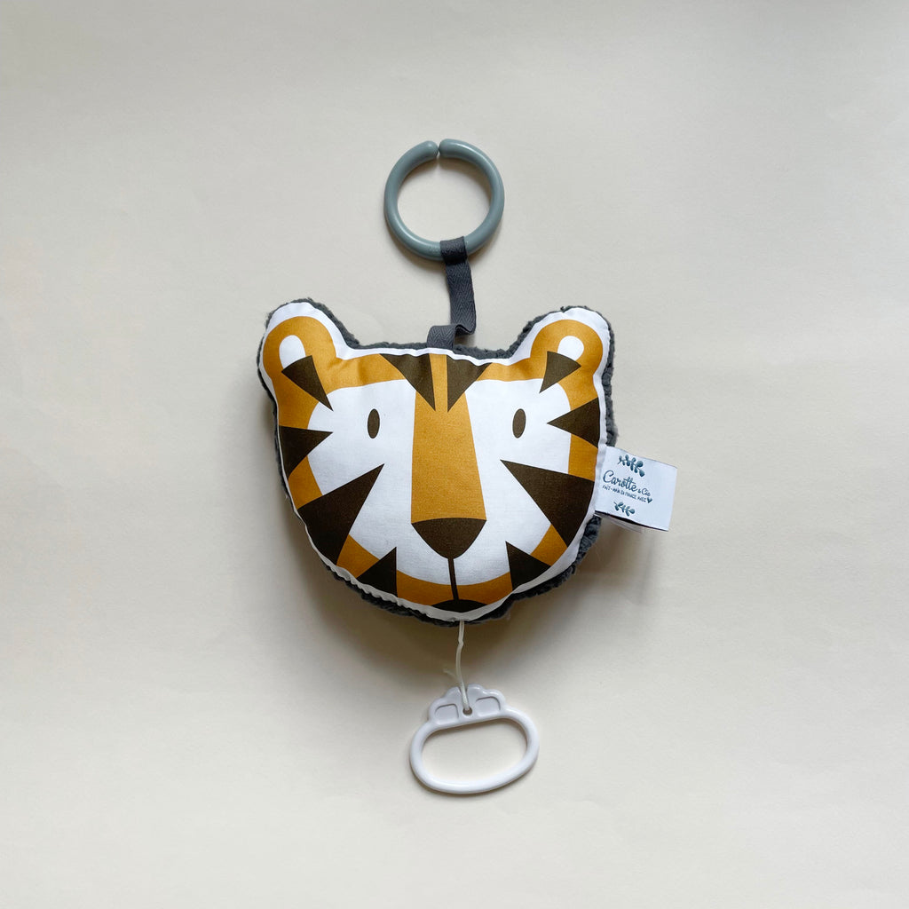 mini coussin musical tête de tigre orange et dos teddy tout doux gris anthracite jouet pour bébé Carotte & Cie