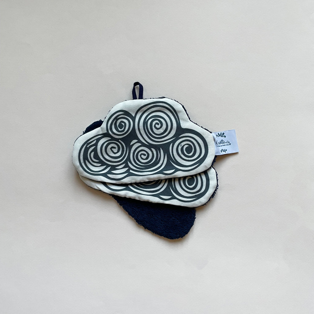Lot de 3 grandes lingettes illustrée au motif nuage blanc et bleu marine en coton biologique et dessiné avec amour par Carotte & Cie