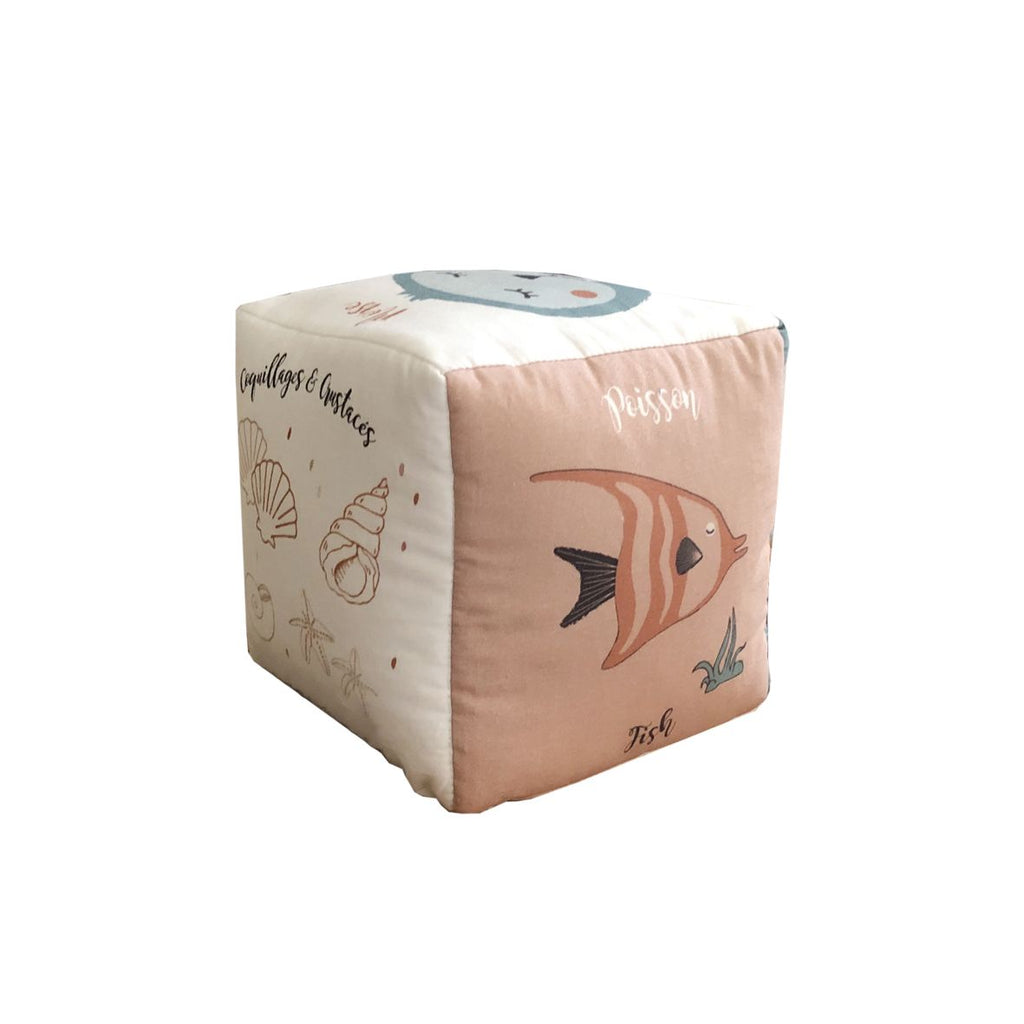 cube d'éveil en tissu et grelots motif animaux de la mer Carotte & Cie