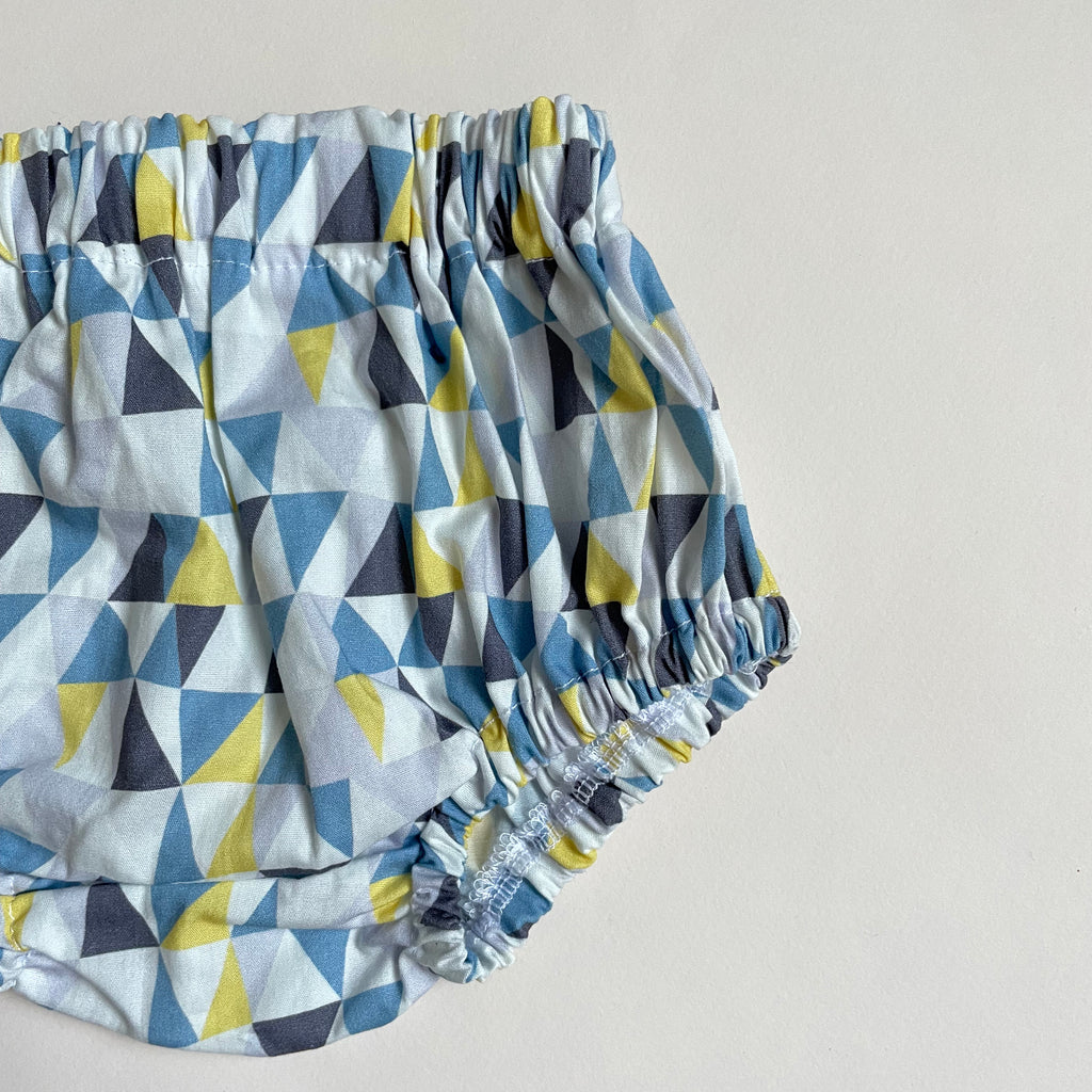 bloomer bébé en coton biologique motif iceberg triangle bleu, jaune et gris Carotte & Cie