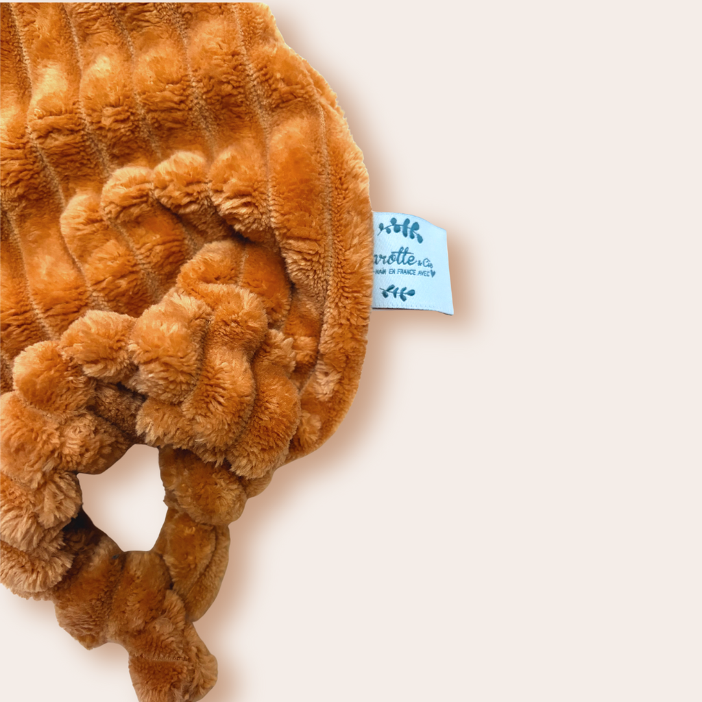 détail velours minky côtelé camel tout doux Carotte & Cie