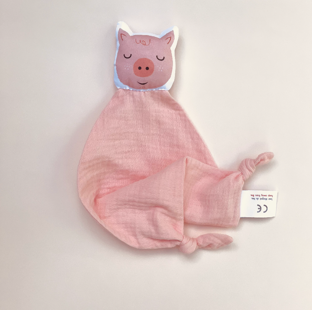Doudou cochon rose blush en gaze de coton oekotex et bio pour bébé dessiné et fabriqué en France par Carotte & Cie