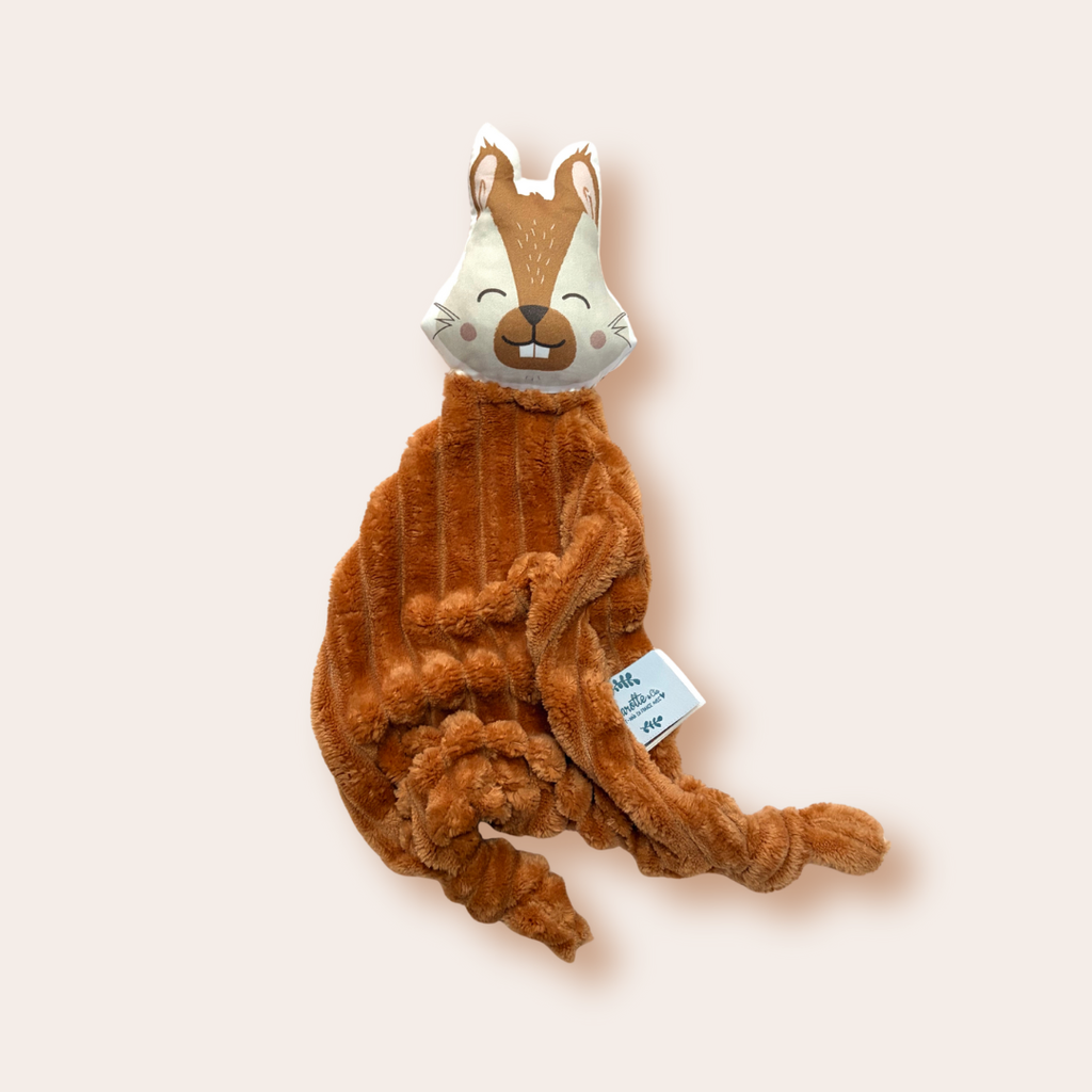 doudou plat Écureuil en velours minky côtelé camel et beige tout doux Carotte & Cie