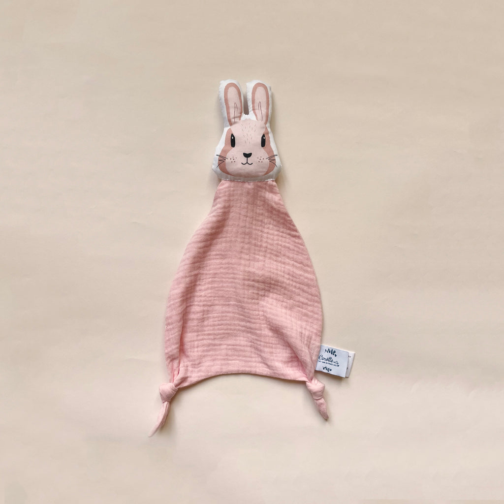 doudou plat lapin en gaze de coton rose blush Carotte & Cie
