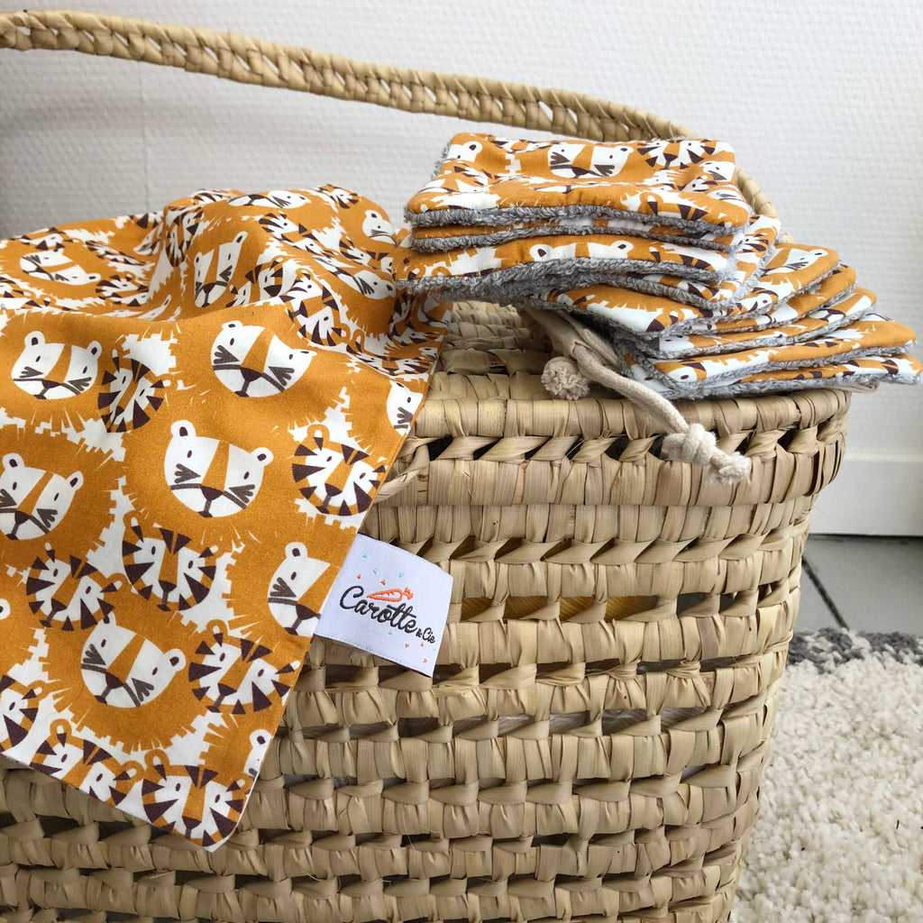 lot de 10 lingettes lavables format carré motif exclusif tigres et lions orange et beige dessiné et fabriqué en France par Carotte & Cie