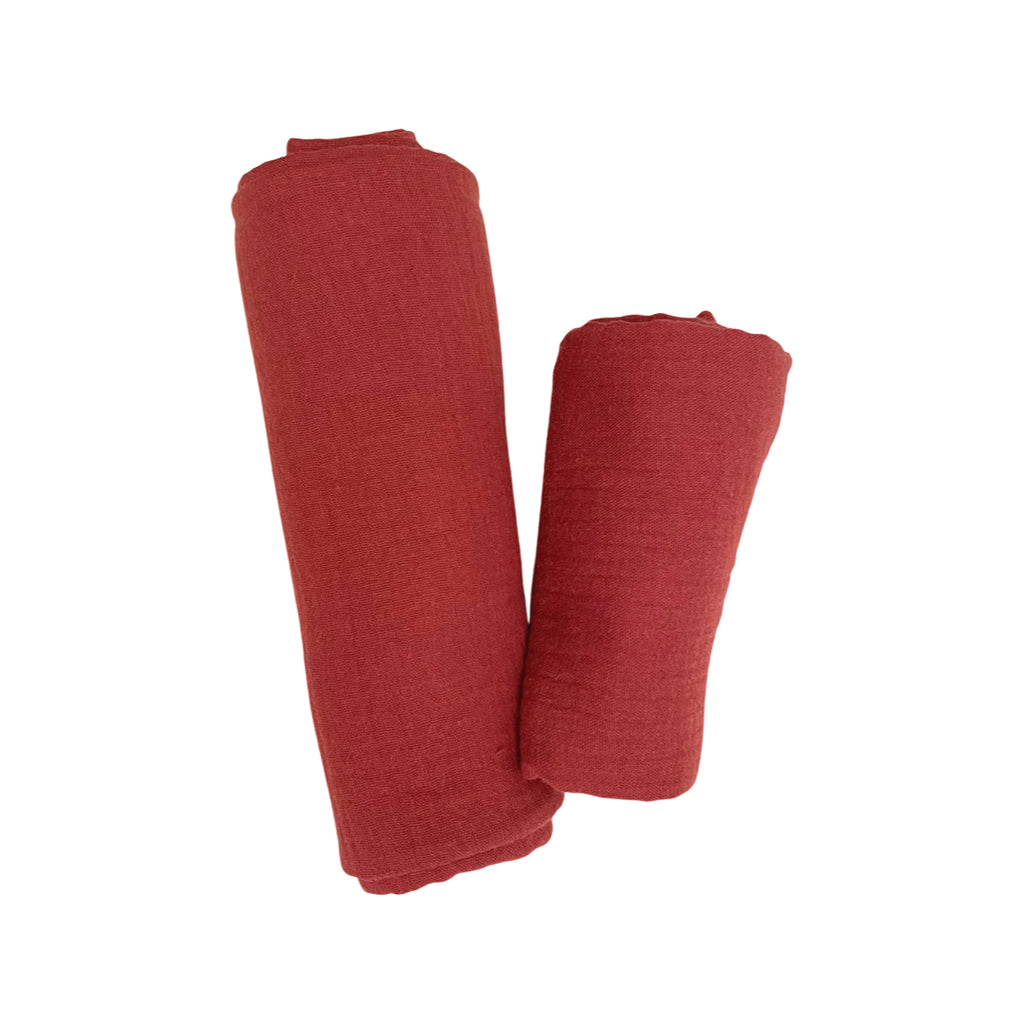 Lot de 2 furoshikis assortis double gaze de coton rouge terracotta (1 moyen + 1 grand) pour emballer les cadeaux en version zéro déchets Carotte & Cie
