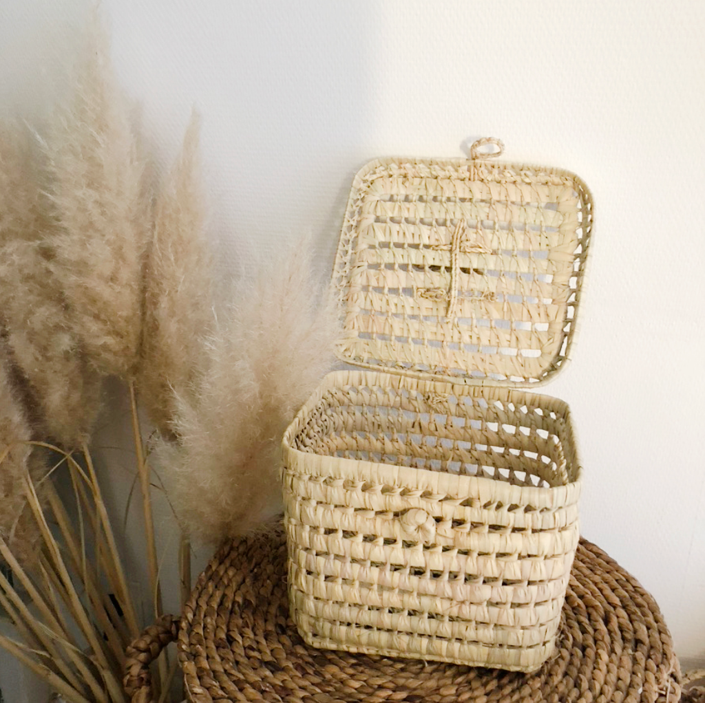 vanity en feuille de palmier naturel pour ranger avec style les petites affaires de bébé; fabriqué artisanalement au Maroc